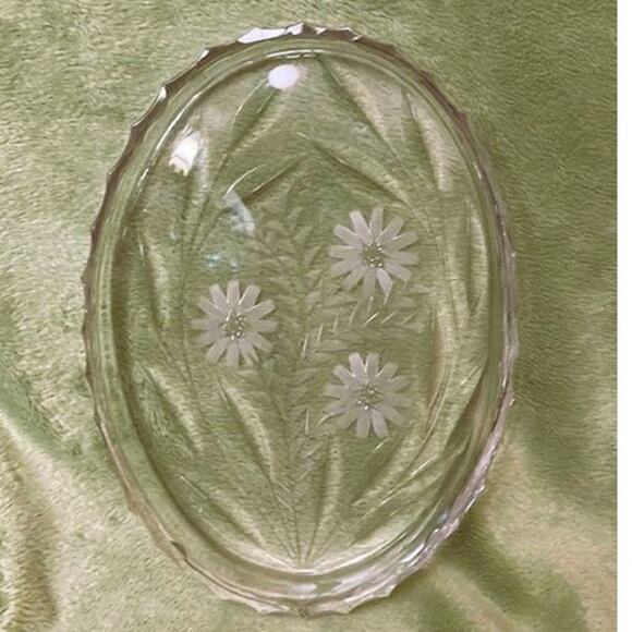 Vintage Scalloped Edged Crystal Oval Dish w/Etched Flowers (1960s)- VERY GOOD - Picture 1 of 4